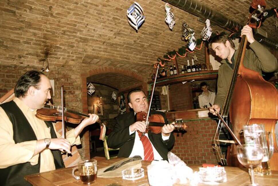 <strong>Not a Jew or Clarinet in Sight:</strong> Endre Maruzsenszki and friends playing at RS9.