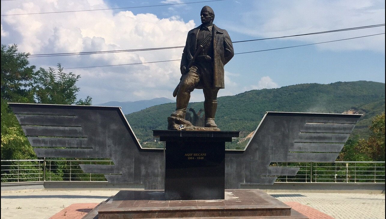 Aqif Krosi Recani statue, Recani (Sasha Uzunov).
