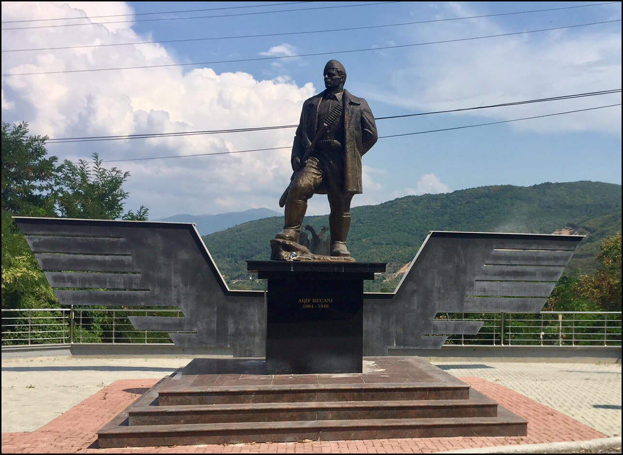 Aqif Krosi Recani statue, Recani (Sasha Uzunov).