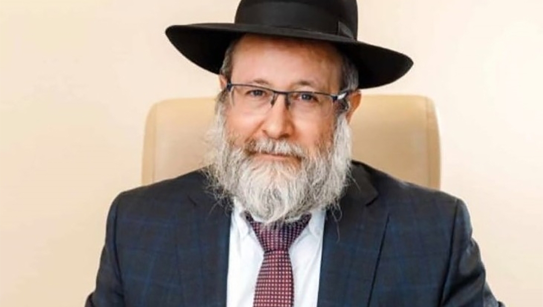 Rabbi Liron Ederi sits at his desk in Kryvyi Rih, Ukraine, in 2016. (Chabad.org)