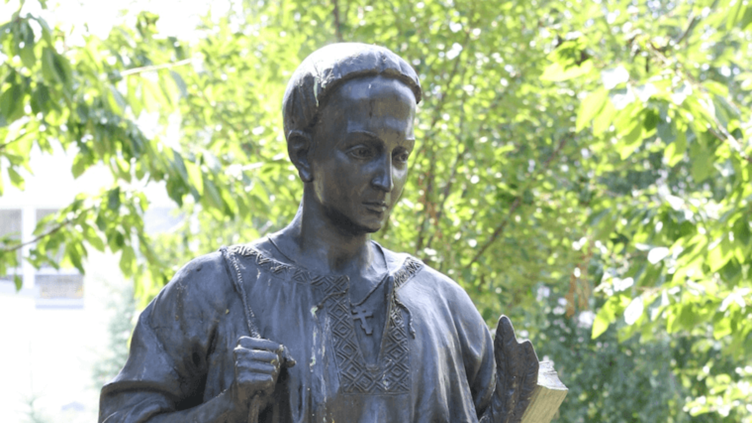 A statue of Grigoriy Skovoroda in Kiev