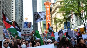 Downtown Chicago, where Morningstar’s headquarters is located, became the site of pro-Palestinian protests, featuring calls to boycott Israel, during last May’s fighting between Israeli forces and Hamas in Gaza. (Jacek Boczarski/Anadolu Agency via Getty Images)