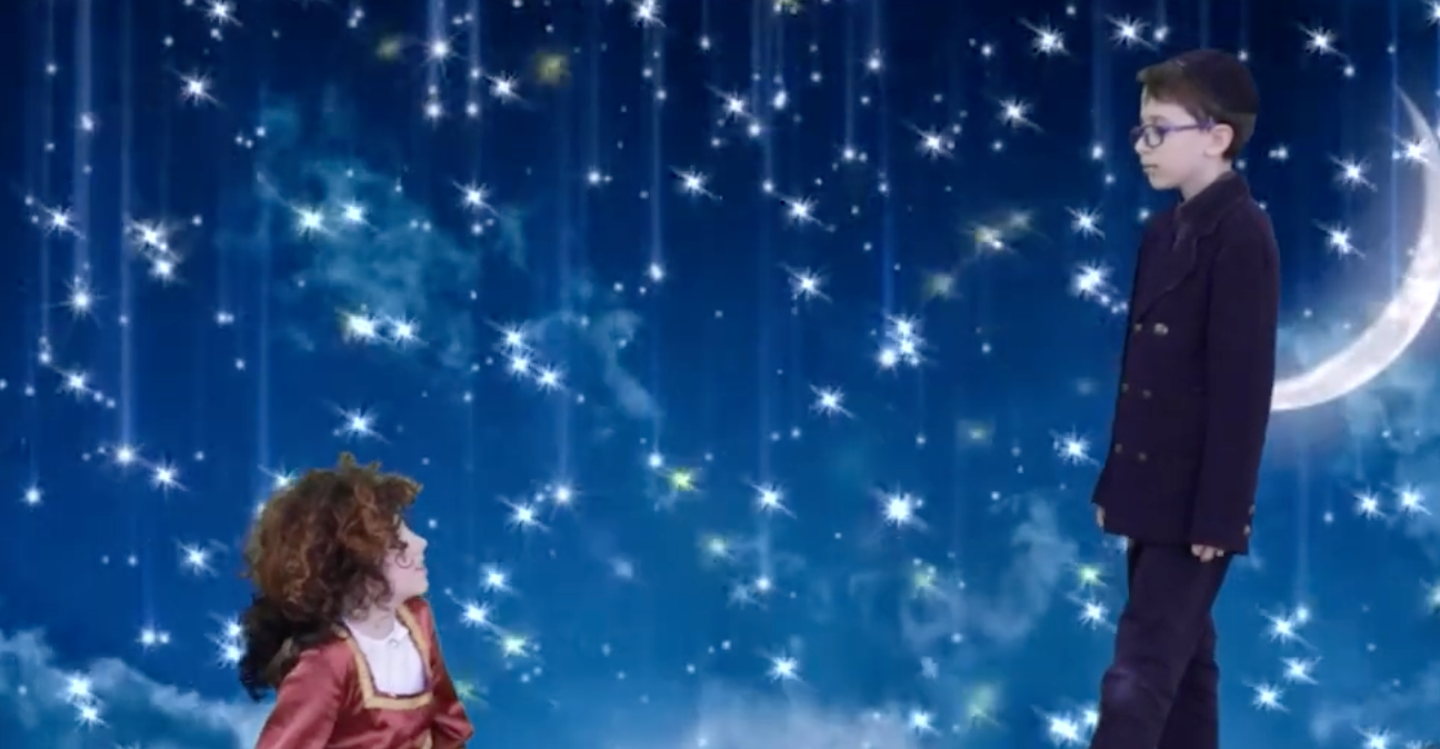 אַ סצענע פֿון דער פֿאָרשטעלונג, אַ מעשׂה וועגן דוד און דעם "„גן־עדן־"עפּל