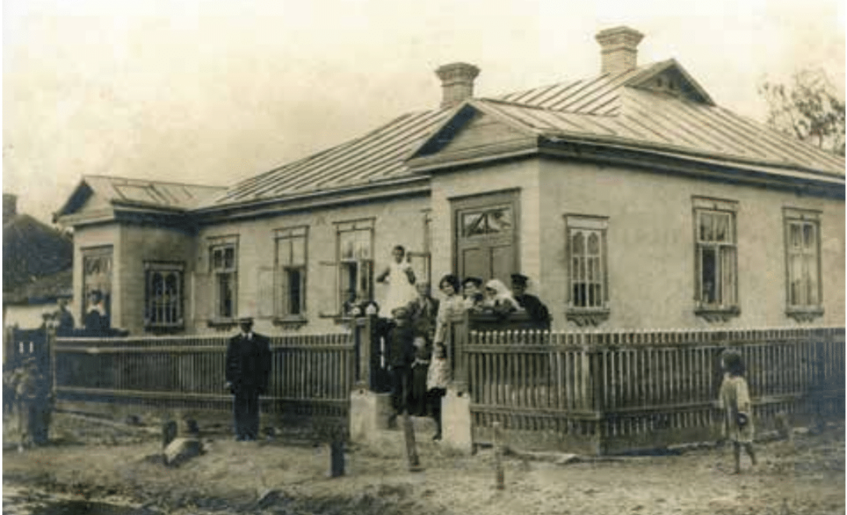 Itzie
Stumacher’s house in Belaya Tserkov, Ukraine, 1911, which was featured in Lisa Brahin’s “Tears Over Russia.” The second door was a rental
apartment where the Caprove and Cutler families stayed after fleeing Stavishche during a 1919 pogrom.
