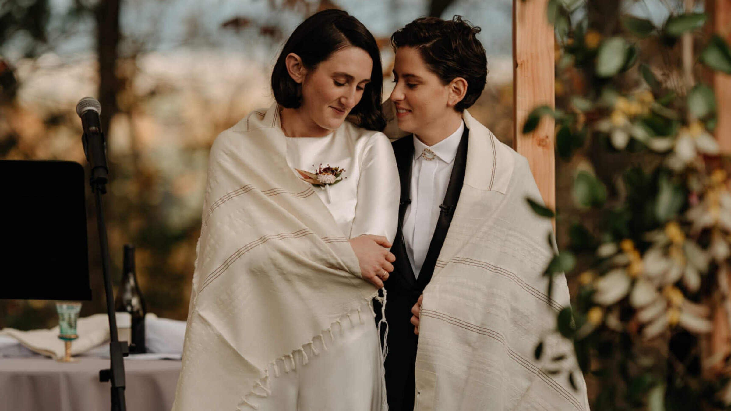 Meet the LGBTQ couples whose queer-positive weddings measure up to Jewish  legal standards – The Forward