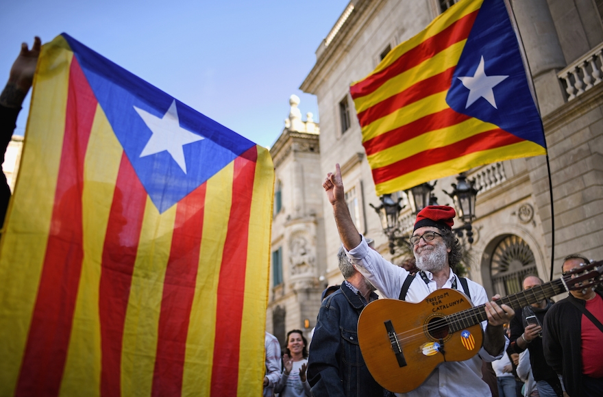 Independence supporters gather outside the Palau Catalan Regional Government Building in Barcelona, Oct. 30, 2017. (Jeff J Mitchell/Getty Images)