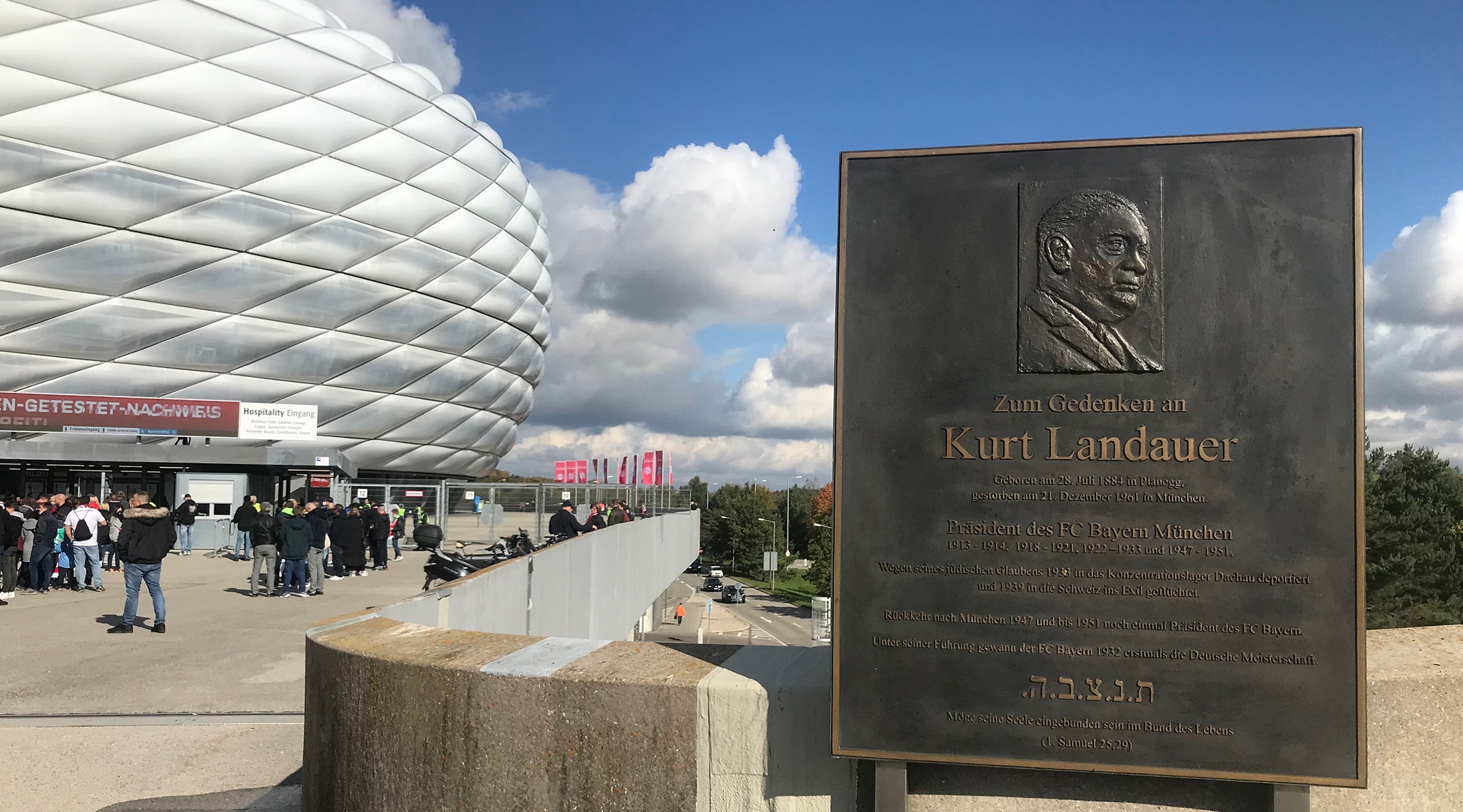 A plaque honors Kurt Landauer at the Allianz Arena, the stadium of FC Bayern Munich.