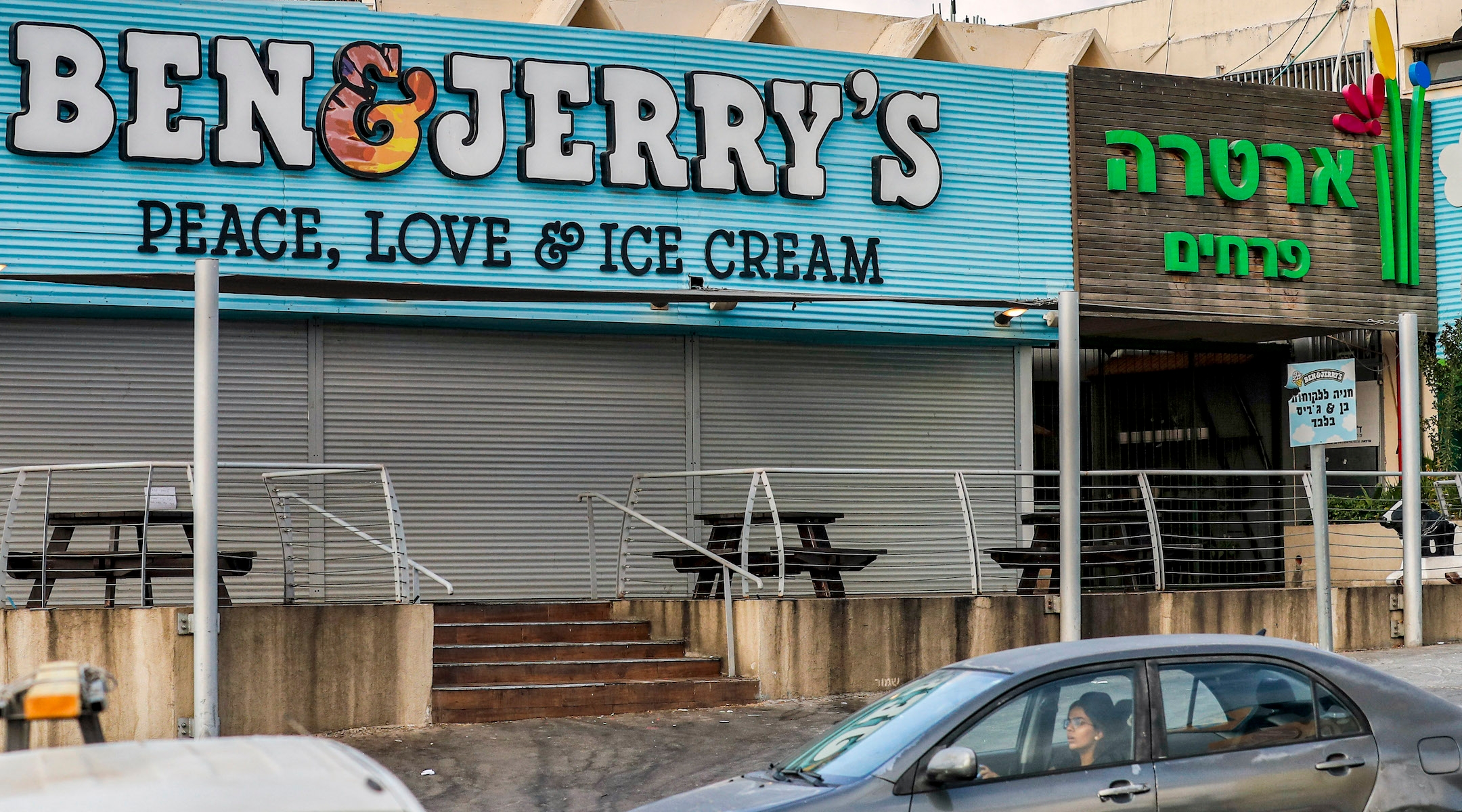 Motorists drive past a closed Ben & Jerry’s ice-cream shop in the Israeli city of Yavne, south of Tel Aviv, July 23, 2021. (Ahmad Gharabli/AFP via Getty Images)