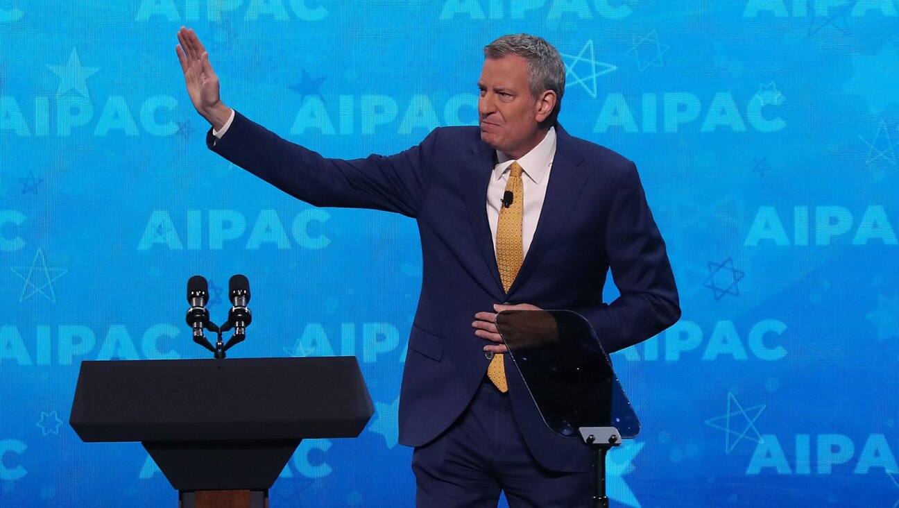 New York City Mayor Bill de Blasio waves to the crowd after speaking at the annual American Israel Public Affairs Committee (AIPAC) conference on March 25, 2019.