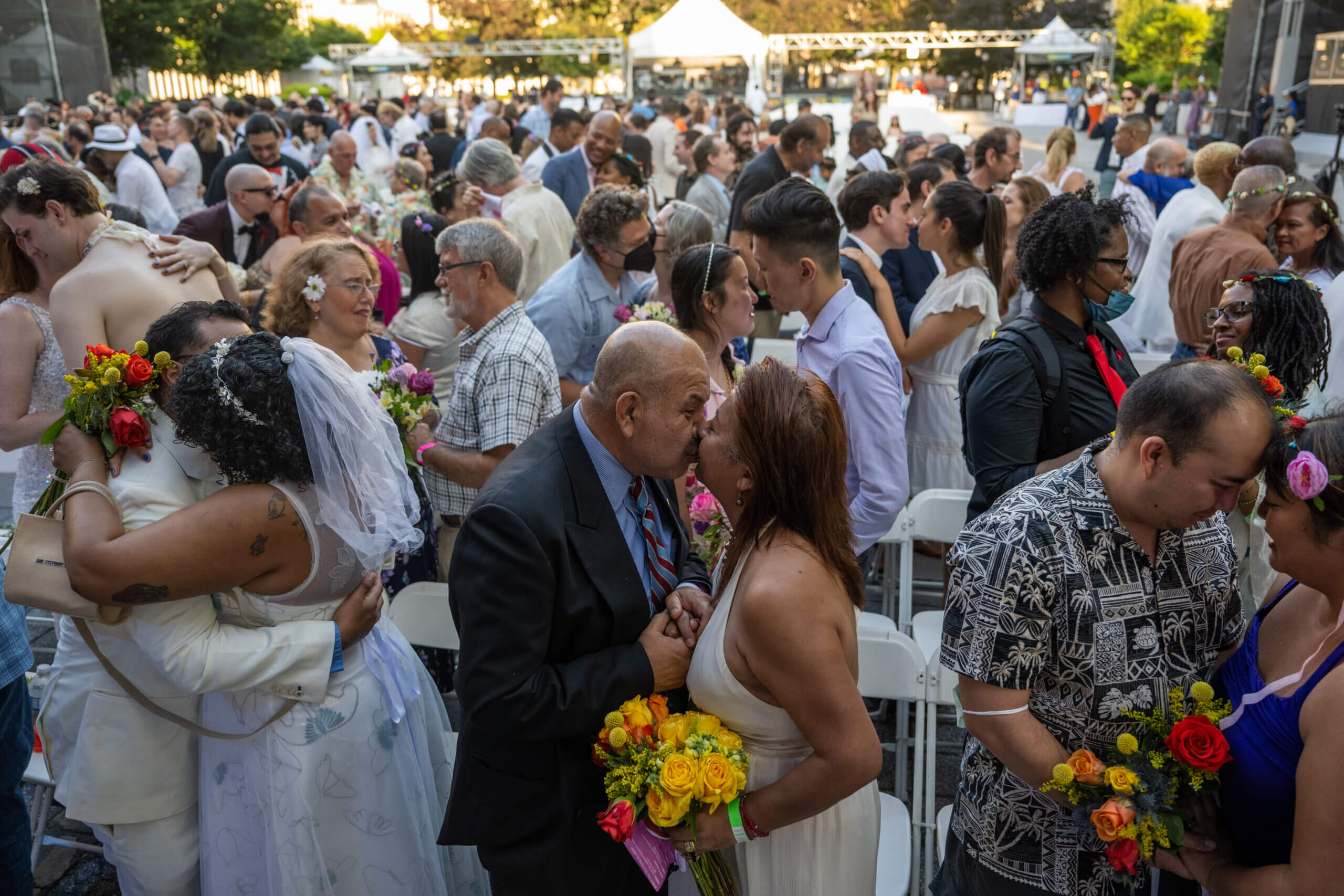 Couples seal their marriage with a kiss during the (Re)Wedding.