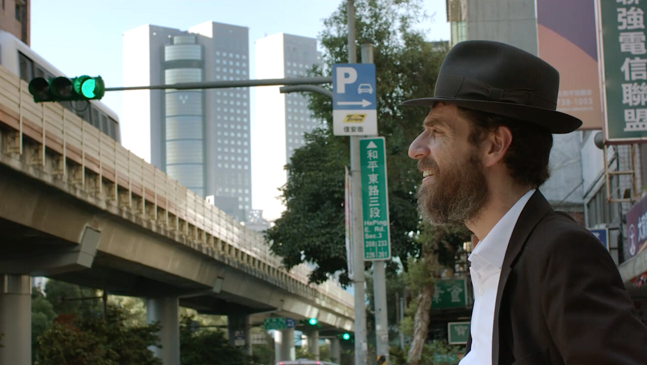 In Walter Tejblum’s ‘Shalom Taiwan,’ a rabbi takes drastic measures to save his synagogue from financial ruin.