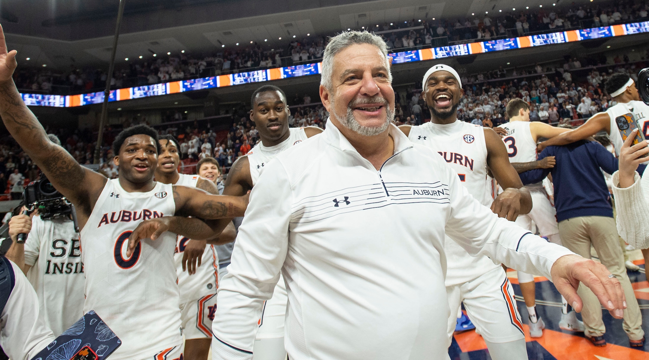 Bruce Pearl celebrates with his team after defeating the Alabama Crimson Tide at Auburn Arena, Feb. 1, 2022. (Michael Chang/Getty Images)