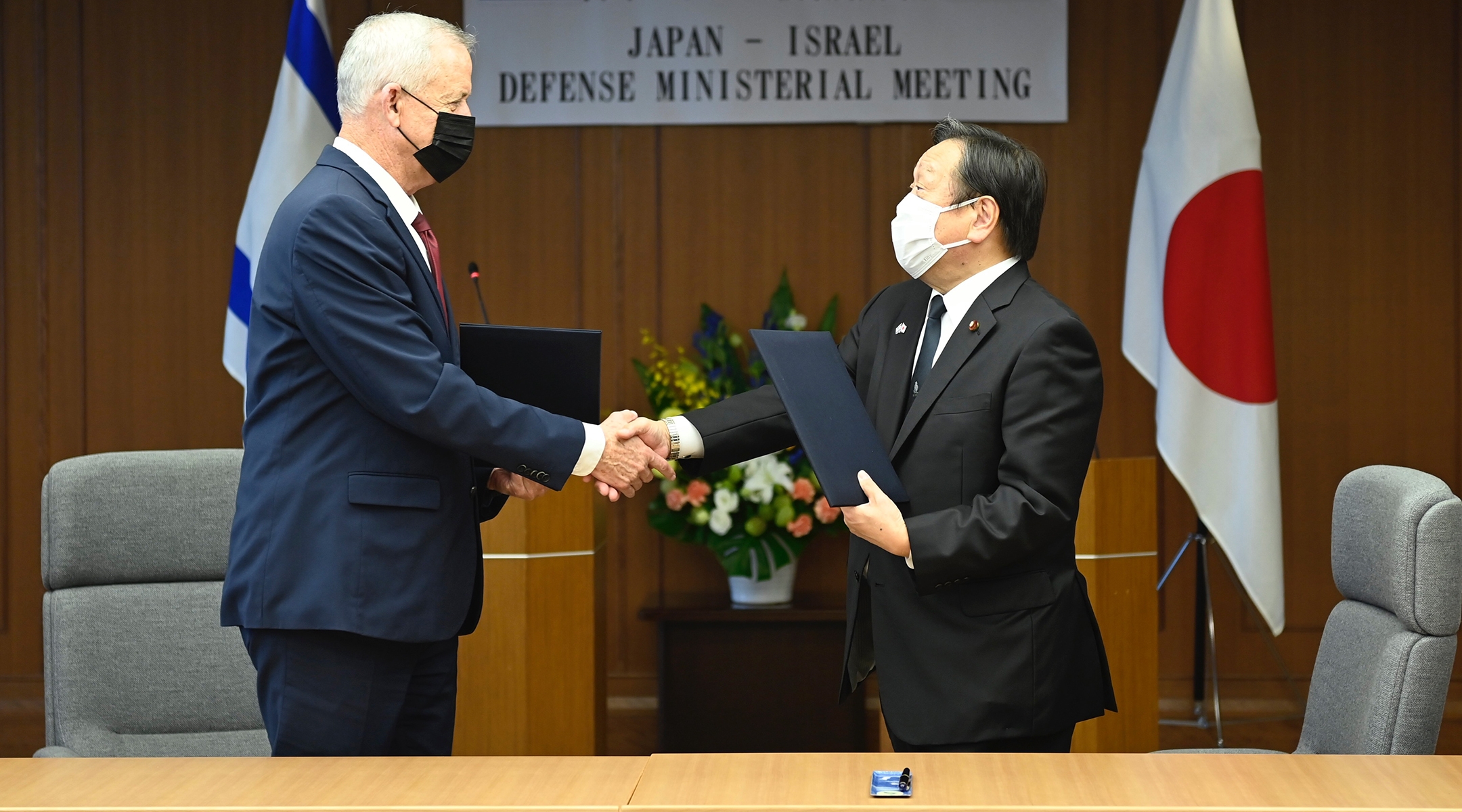 Israeli Defense Minister Benny Gantz, left, and Japanese Defense Minister Hamada Yasukazu shake hands after signing a defense memorandum in Tokyo, Aug. 30, 2022. (David Mareuil/Anadolu Agency via Getty Images)