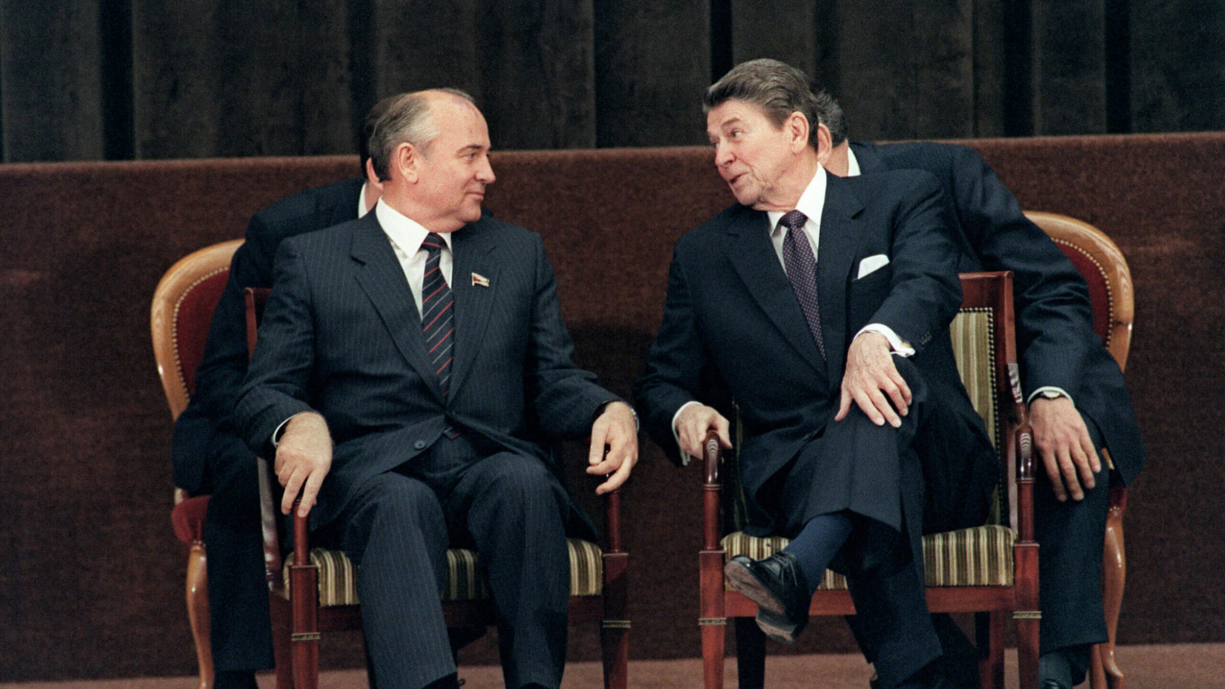 Former American president Ronald Reagan and former Soviet president Mikhail Gorbachev during the Geneva summit. 