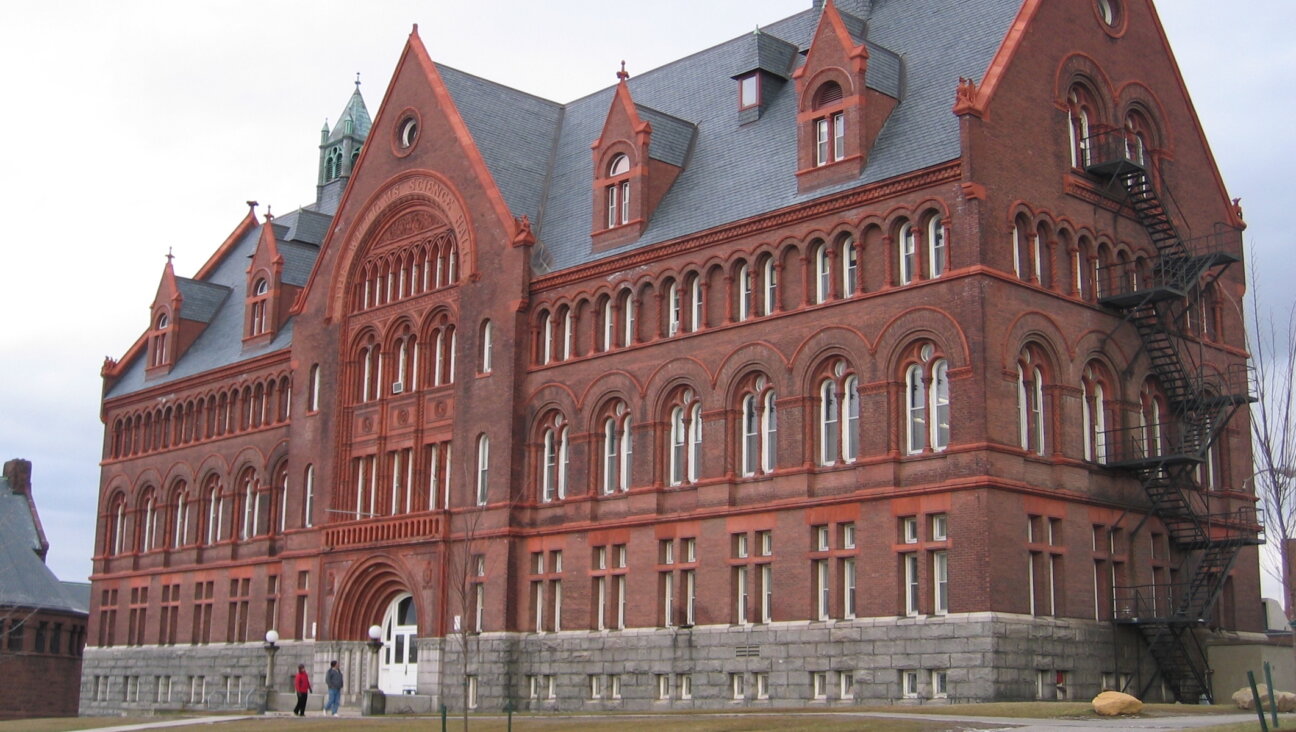 Williams Hall at the University of Vermont in Burlington, Jan. 1, 2005. (Jared Benedict via Creative Commons)