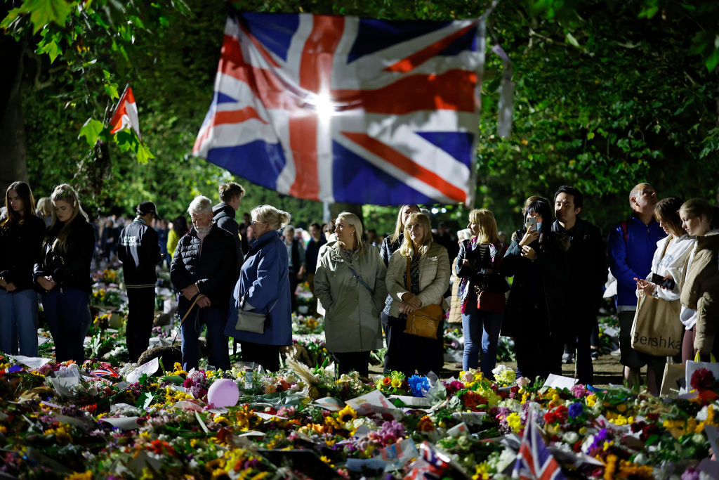 Mourners mark a moment of silence near Buckingham Palace in London. (Getty)