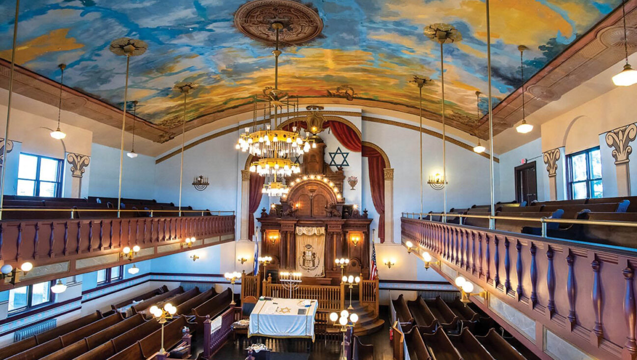 Walnut Street Shul, known as the 'Queen of Shuls' with its hand-painted fresco, was built by Lithuanian Jews in 1909.