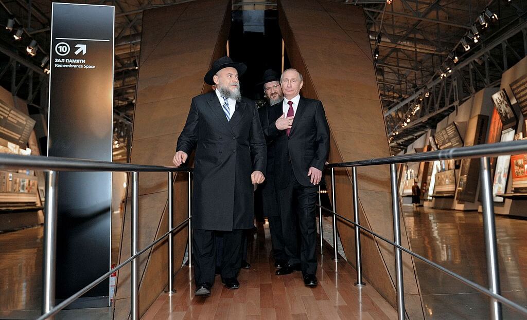 Russian President Vladimir Putin (right) with Rabbi Alexander Boroda (left) and Rabbi Berel Lazar (center) in a visit to the Jewish Museum and Tolerance Center in Moscow in 2013.
