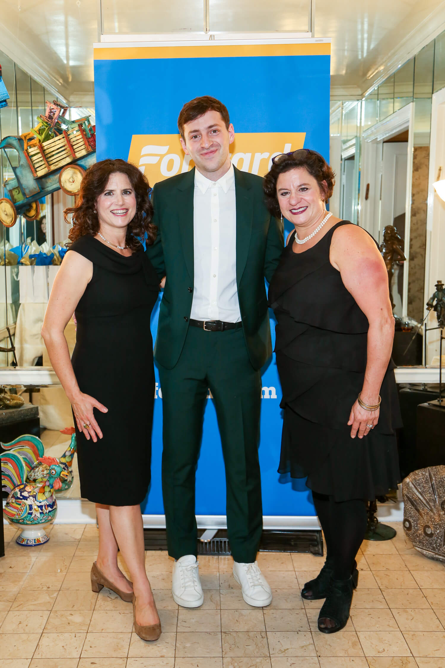 Cocktails & Comedy with Alex Edelman – The Forward