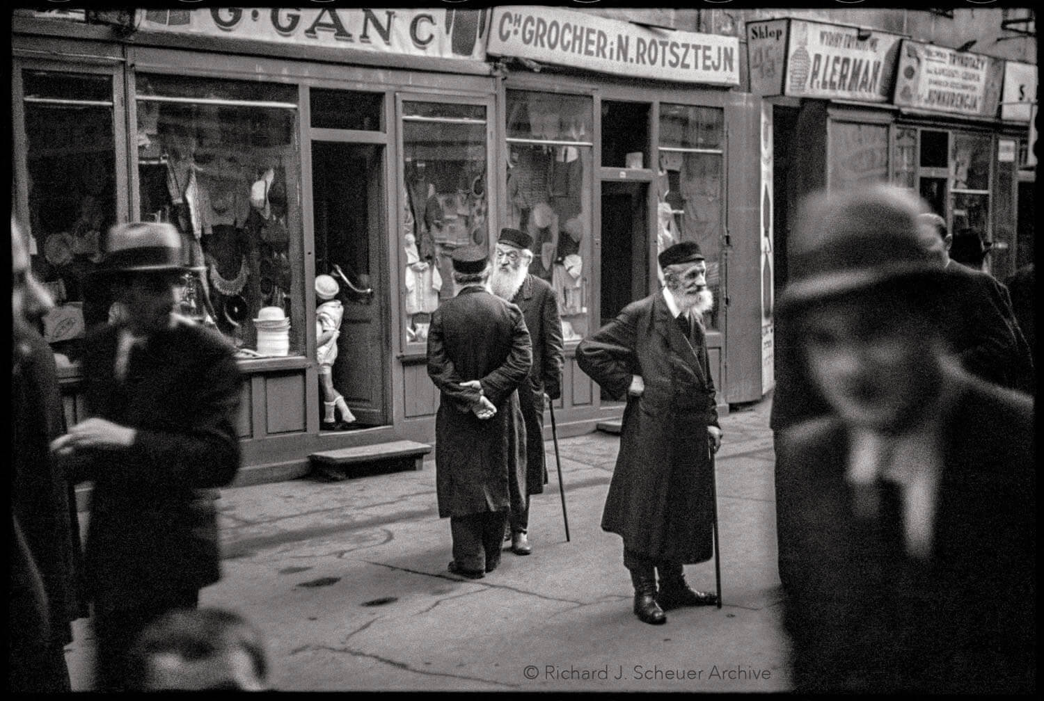 A street scene in Warsaw captured by a young Richard Scheuer.