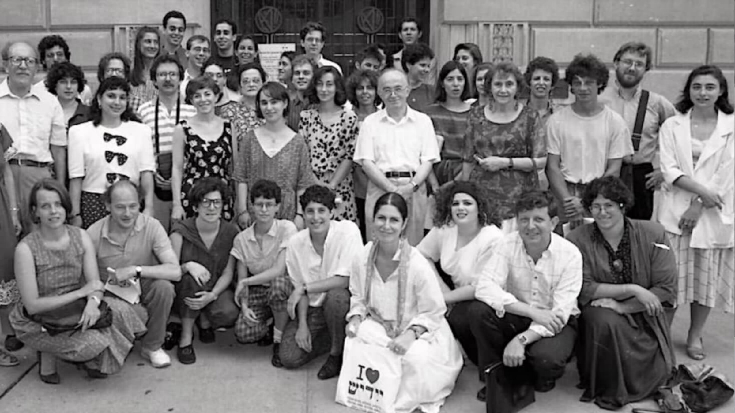 Students of the intensive YIVO Yiddish summer program was hosted by Columbia University during the 1960s and 70s. Mordkhe Schaechter is in the center, wearing a white shirt.