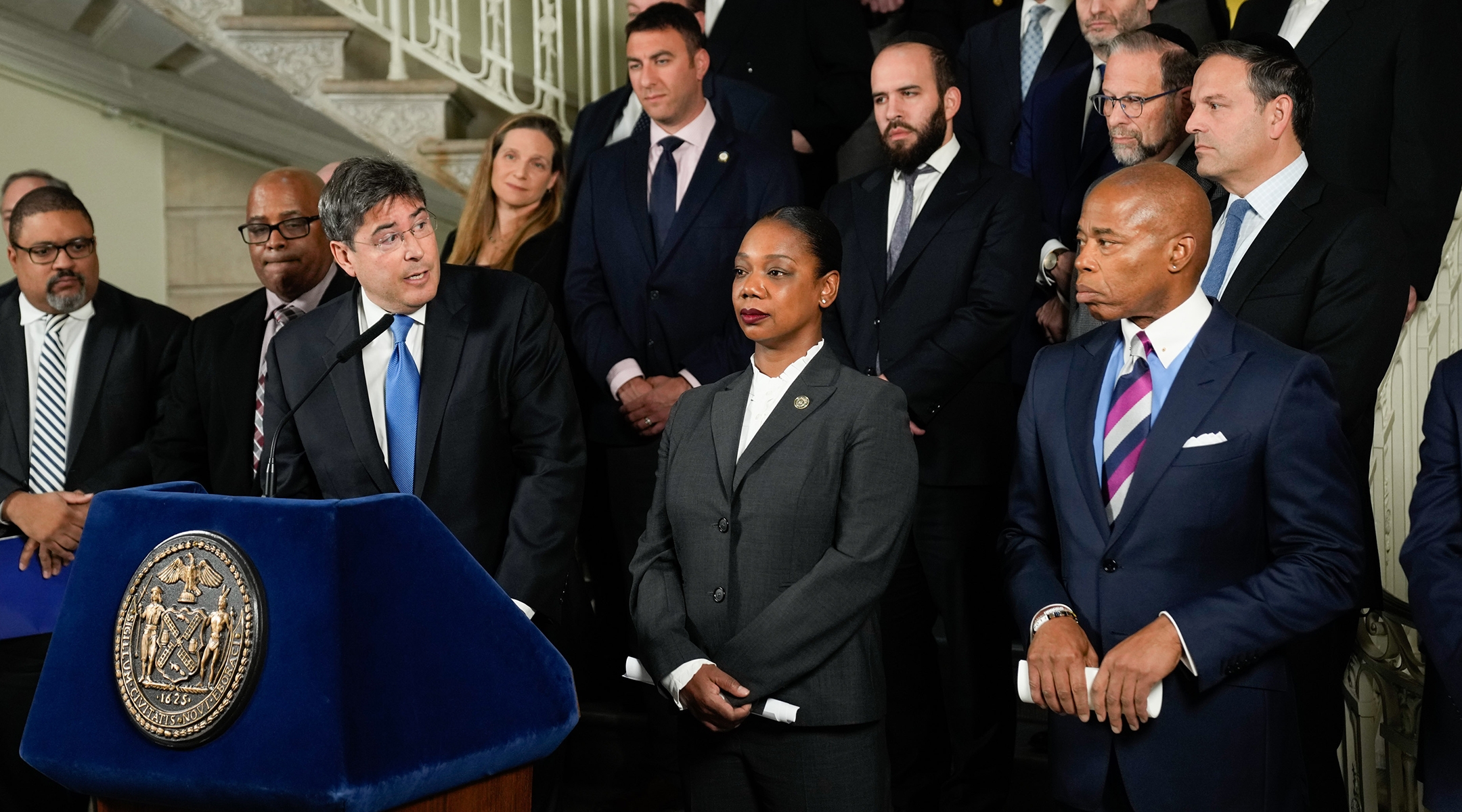 Eric Goldstein, CEO of UJA-Federation of New York; Police Cpmmissioner Keechant Sewell, and Mayor Eric Adams discussing the arrests in the synagogue threat case, Nov. 21, 2022.