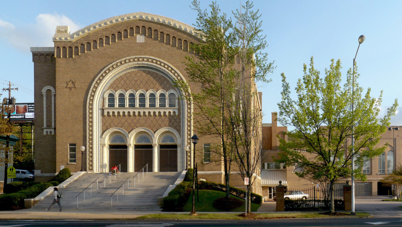 Temple Beth-El of Birmingham, Alabama, as seen in 2010. (Photograph by user Dystopos on Flickr)