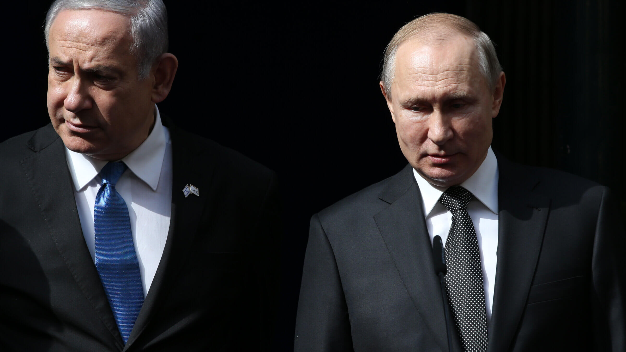 Russian President Vladimir Putin and Israeli Prime Minister Benjamin Netanyahu (L) attend their meeting at Prime Minister's Office on January 23, 2020 in Jerusalem, Israel