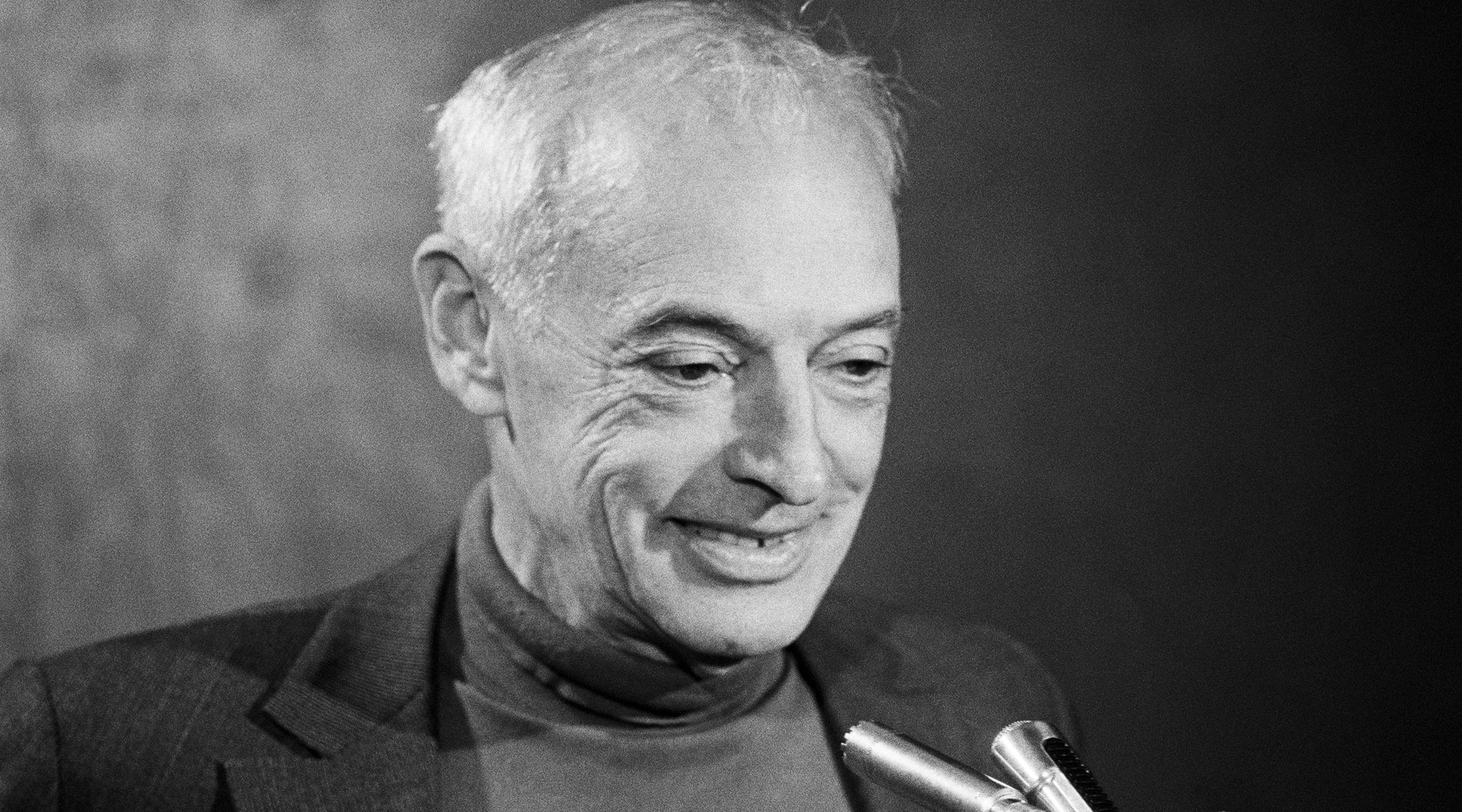 Saul Bellow talks to reporters about being awarded the 1976 Nobel Prize in Literature.