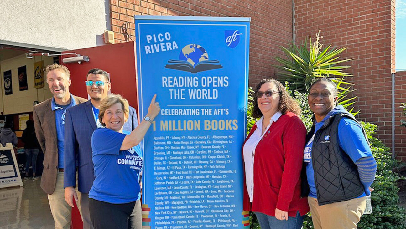 Weingarten, pointing, during an event on Dec. 10 in Pico Rivera, Calif., where the AFT donated the 1 millionth book through the union’s Reading Opens the World campaign.