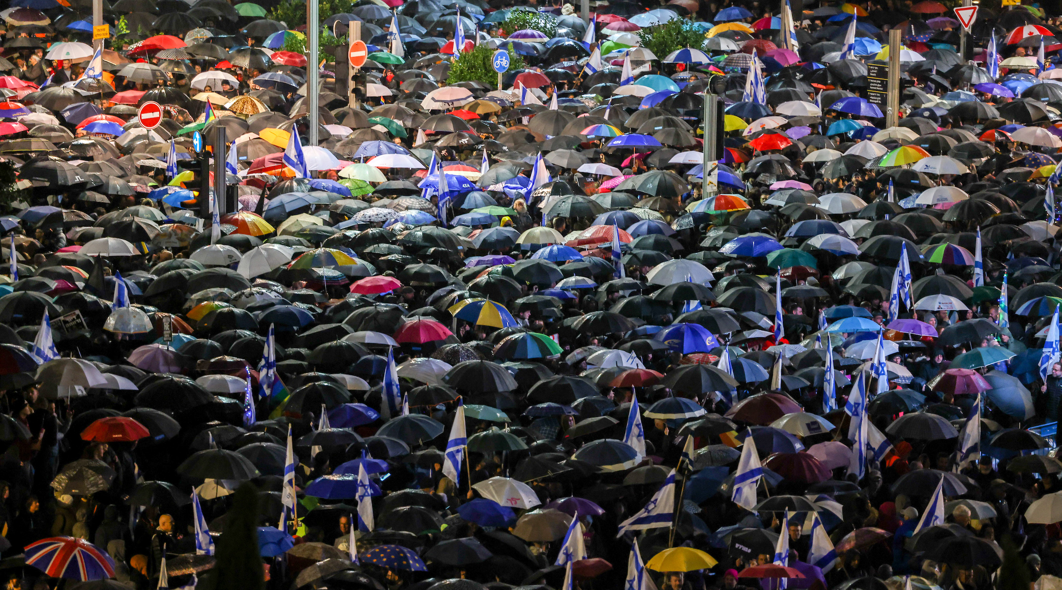 Thousands of Israelis protest against the current Israeli government in Tel Aviv’s Habima Square, Jan. 14, 2023. (Yonatan Sindel/Flash90)