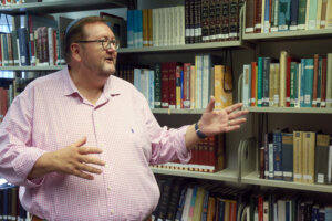 Rabbi Walter Homolka, founder and former director of the Abraham Geiger College, pictured in the school library in 2019. (Wolfgang Kumm/dpa via Getty Images)