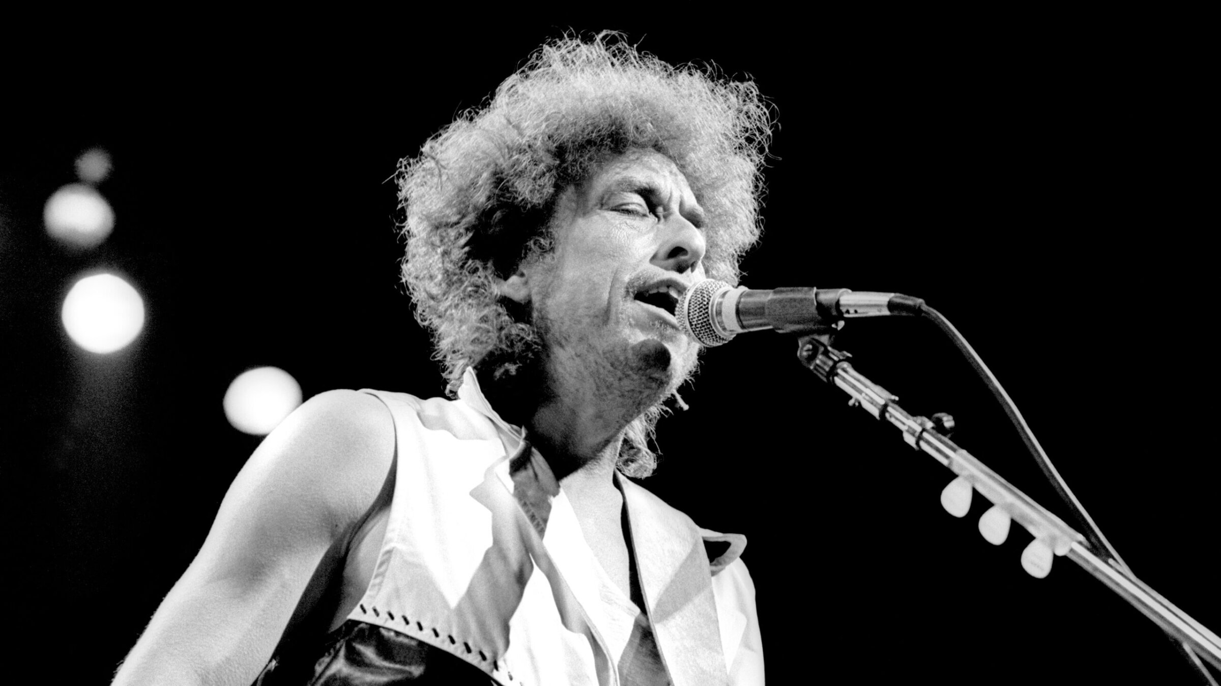 Bob Dylan performs at the "Conspiracy of Hope" concert on behalf of Amnesty International in 1986.