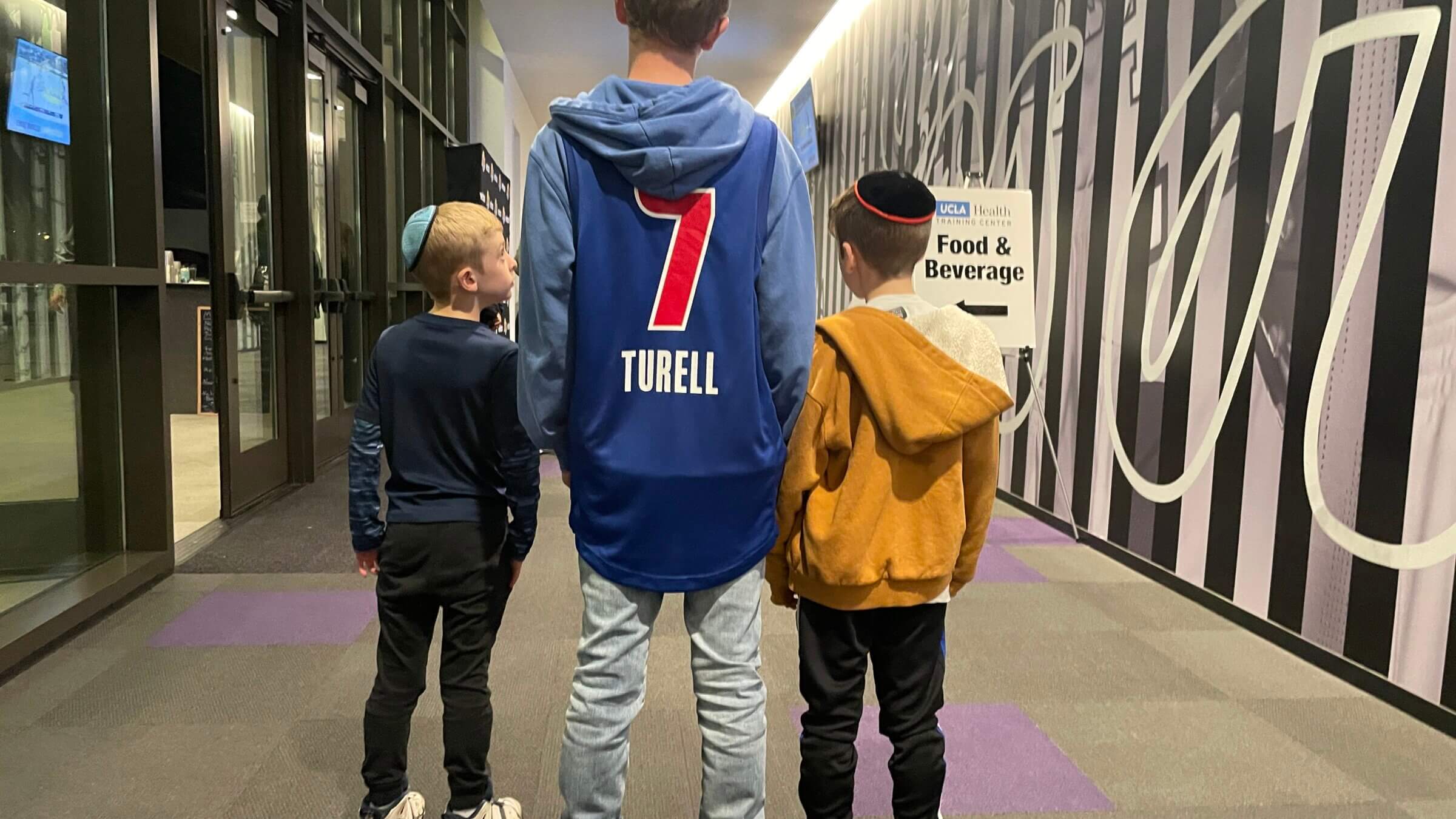 Ryan Turell fans at a G League game in Los Angeles.
