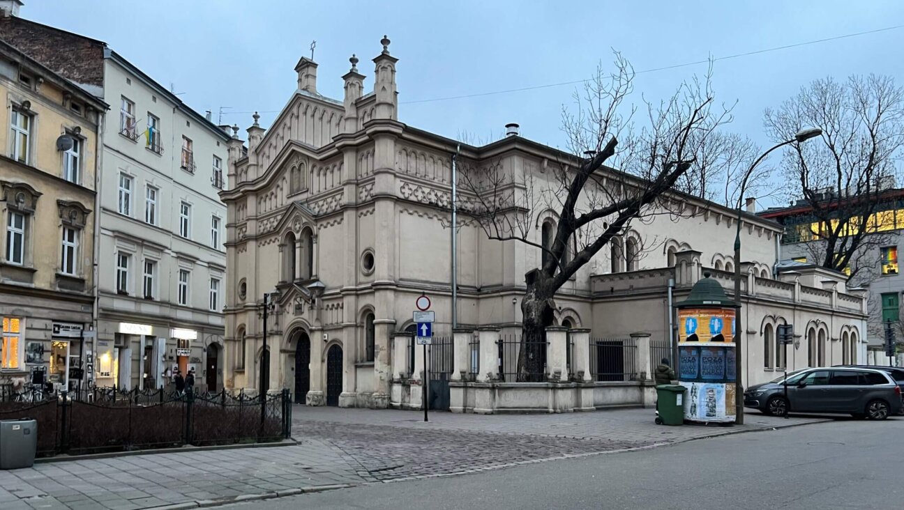 Adjacent to the Krakow JCC stands a beautiful synagogue,  the neo-Romanesque Tempel Synagogue, constructed in the 1860s.