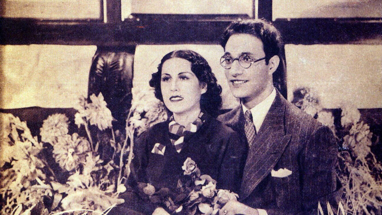 Layla Murad (left) in a still from a 1938 film.