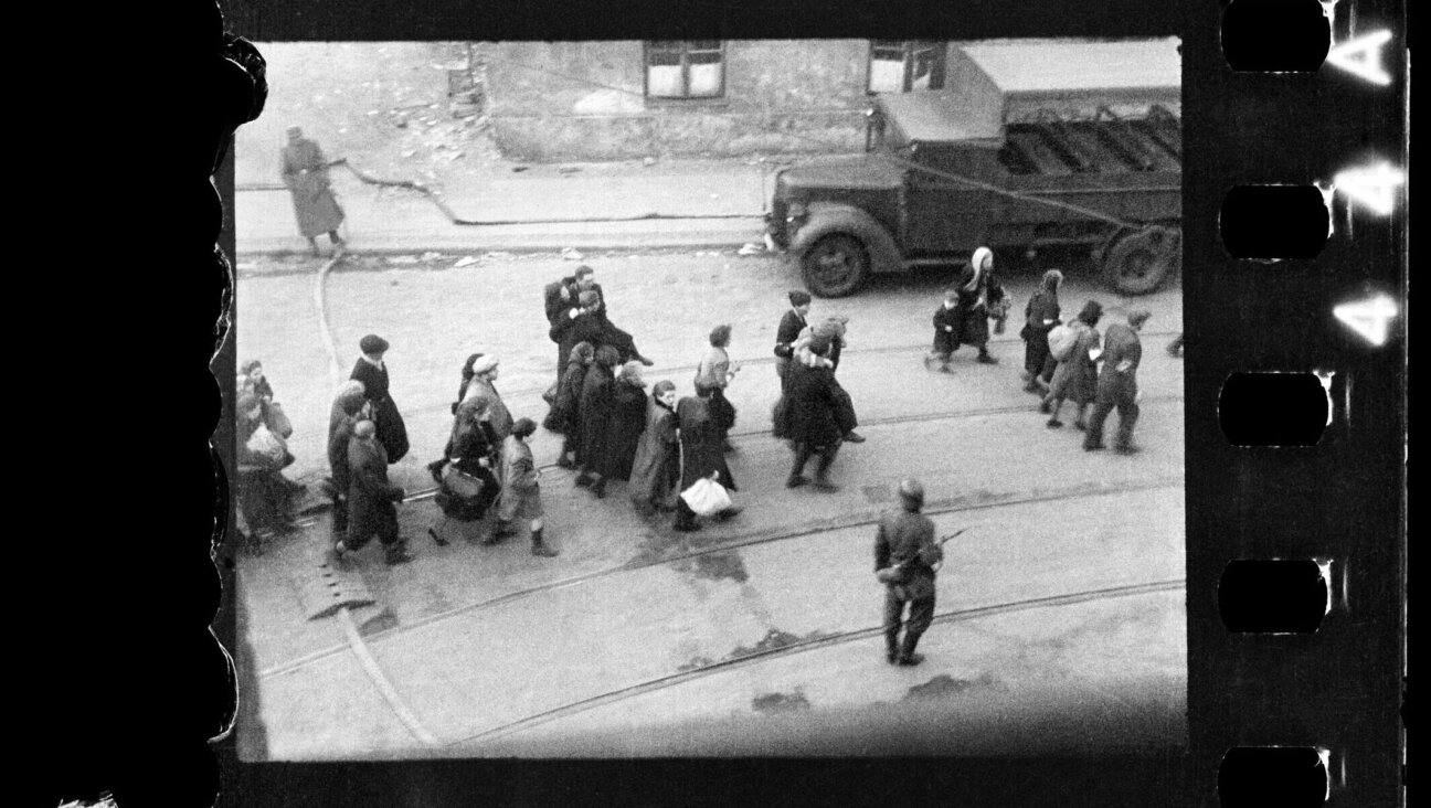 A photograph of Jews inside the Warsaw Ghetto during the uprising there, taken by the photographer Z. L. Grzywaczewski. (Family archive of Maciej Grzywaczewski, son of Leszek Grzywaczewski / Photo from the negative: POLIN Museum)