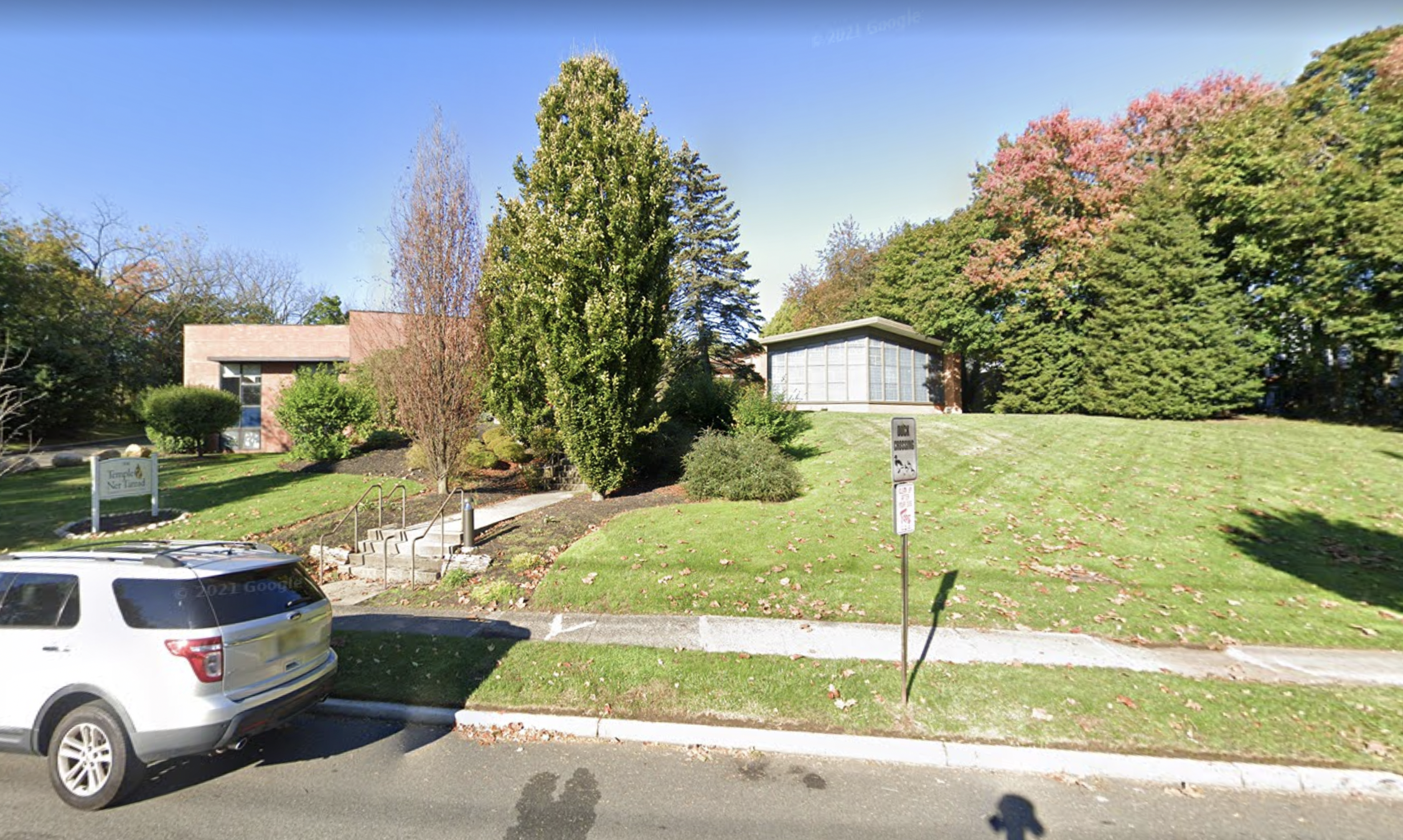 Temple Ner Tamid in Bloomfield, New Jersey, was targeted by a masked man who threw a Molotov cocktail at its door on Jan. 29, 2023. (Google Maps)