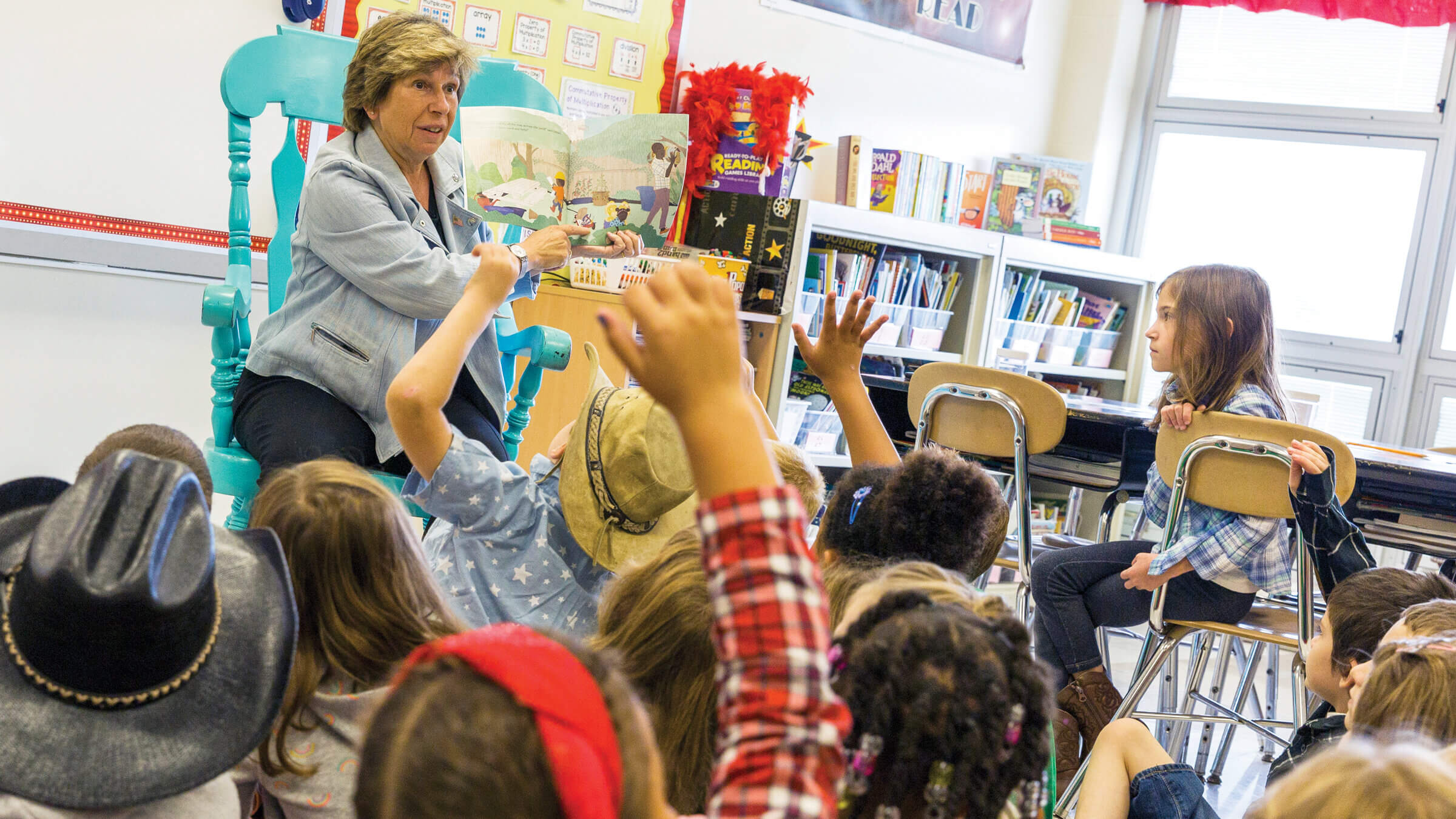Weingarten reads to students at Buckeye Primary School in Medina, Ohio,
on Sept. 13, 2022.