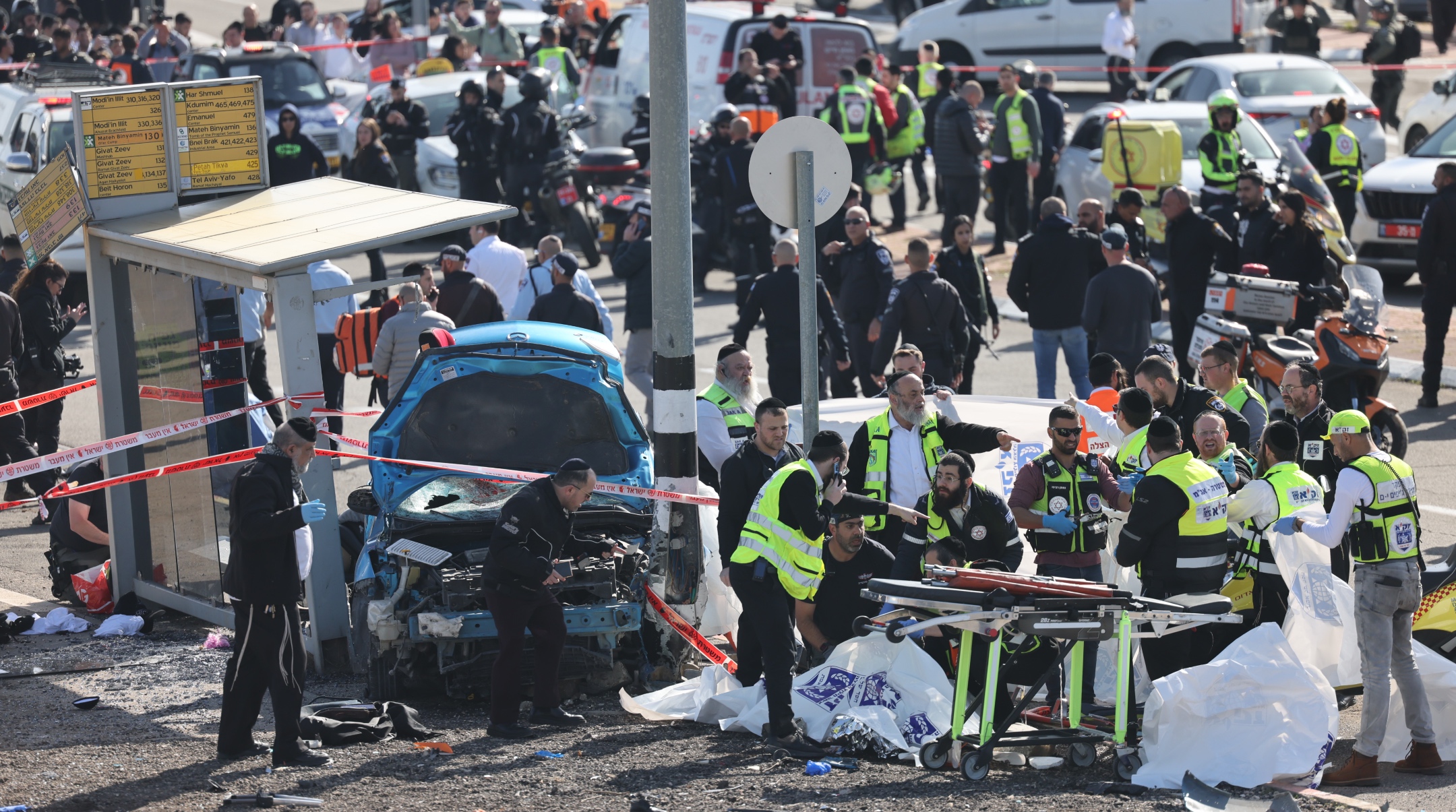 Rescue and Police at the scene of a terror attack at the Ramot junction, in Jerusalem, Feb. 10, 2023. (Yonatan Sindel/Flash90)