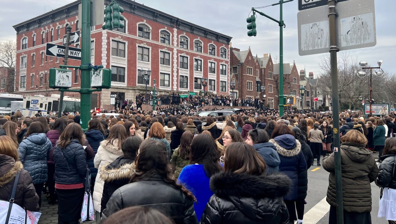 Hundreds gathered in Crown Heights for the funeral of Henya Federman, who died Feb. 8 after two months on life support. (Jackie Hajdenberg)