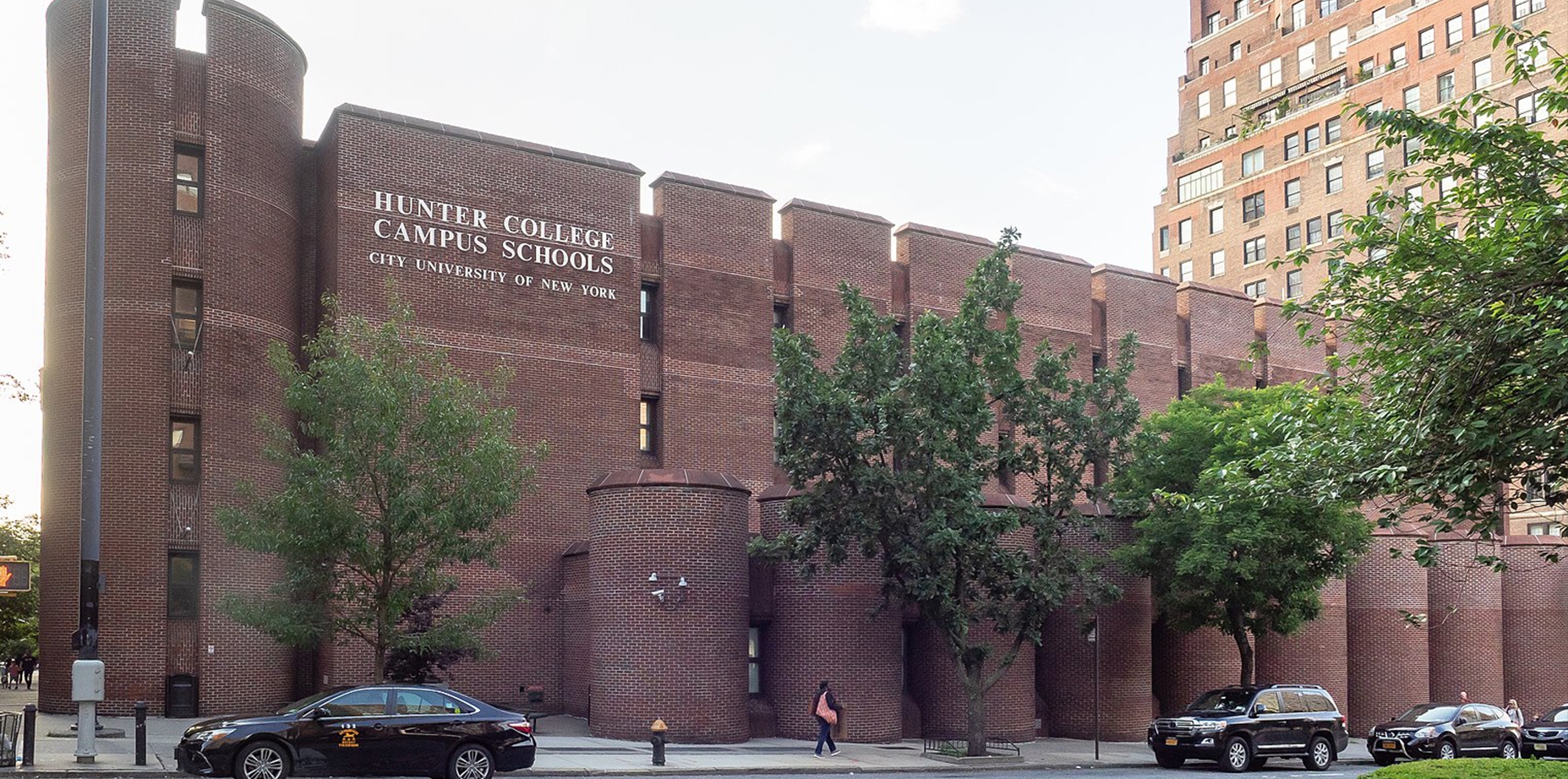 The exterior of the Hunter High School in Manhattan. (Wikimedia Commons)