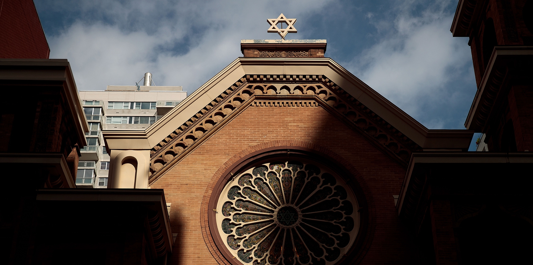 The Star of David stands atop the Park East Synagogue, March 3, 2017 in New York City. (Photo by Drew Angerer/Getty Images)