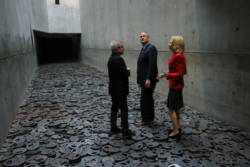 Doug Emhoff, center, toured the Jewish Museum Berlin with Daniel Libeskind, the architect who designed it, and U.S. Ambassador to Germany Amy Gutmann. (Getty)