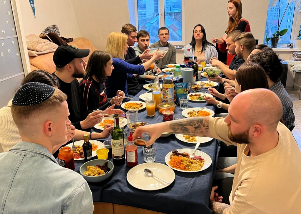 Moishe House Kyiv residents have continued to hold weekly Shabbat dinner programs for young Jewish adults throughout the war.