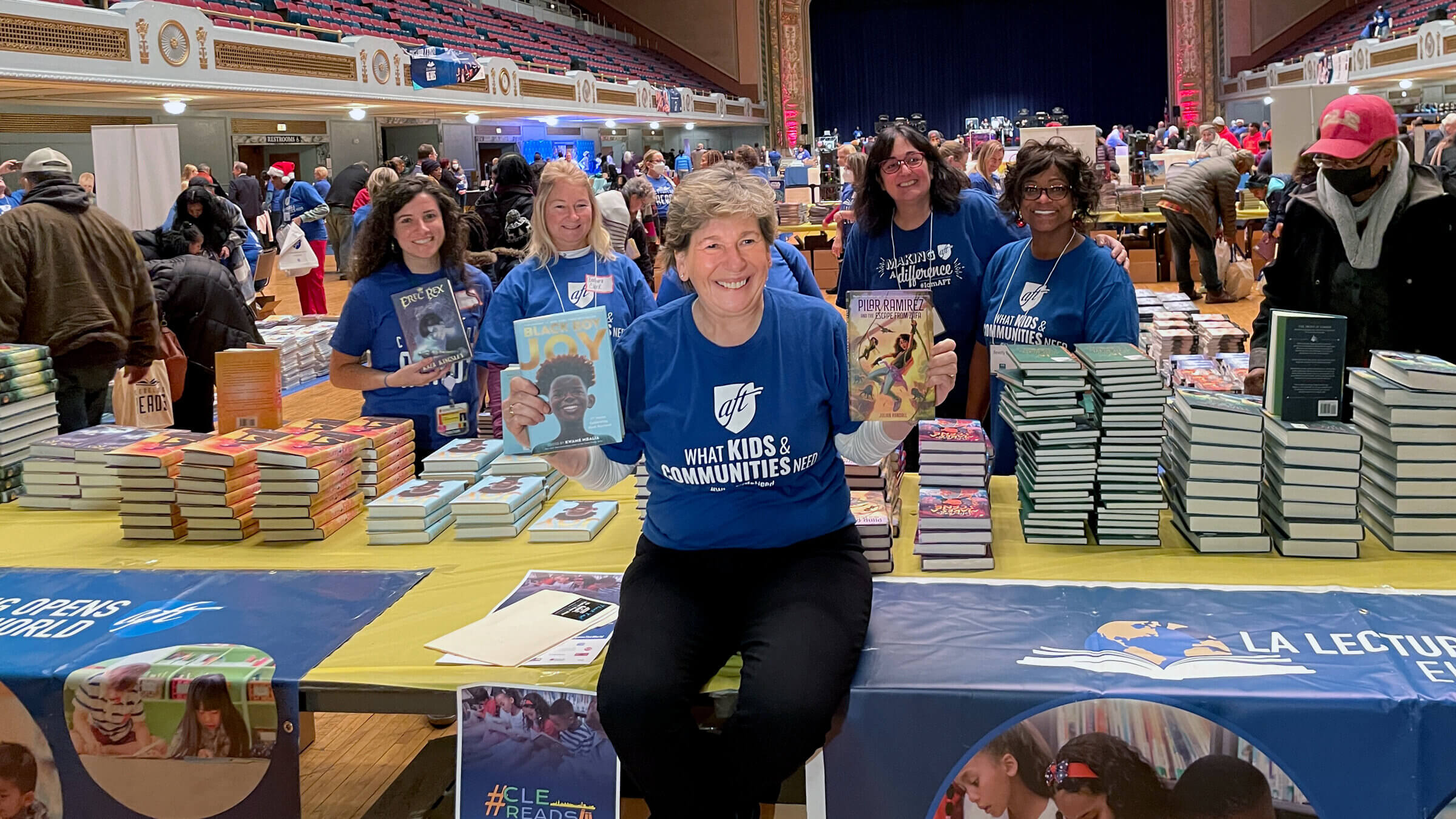 Weingarten, front, helping distribute 40,000 free books in Cleveland on Dec. 12, 2022.