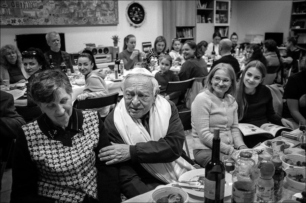 The JCC in Krakow, Poland, hosted a Passover Seder for Ukrainian refugees. (Chuck Fishman)