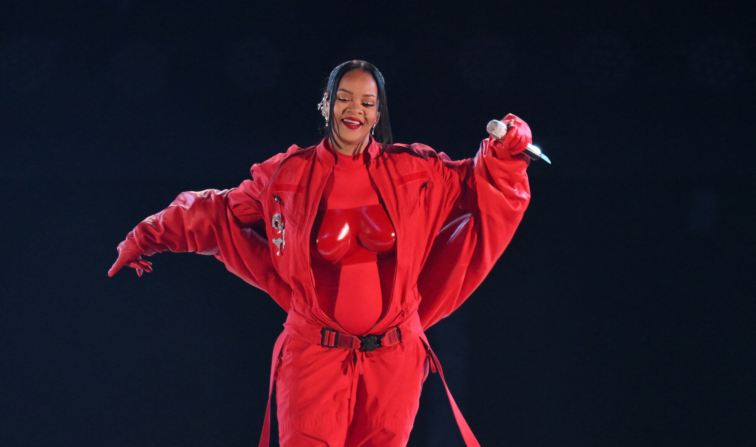 Rihanna's Super Bowl 2023 Halftime Show Outfit Included Many Layers — See  Photos