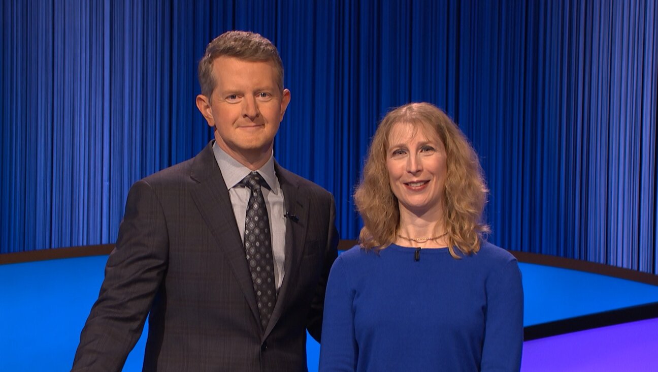  <i>Jeopardy!</i> host Ken Jennings with three-day champion Melissa Klapper.