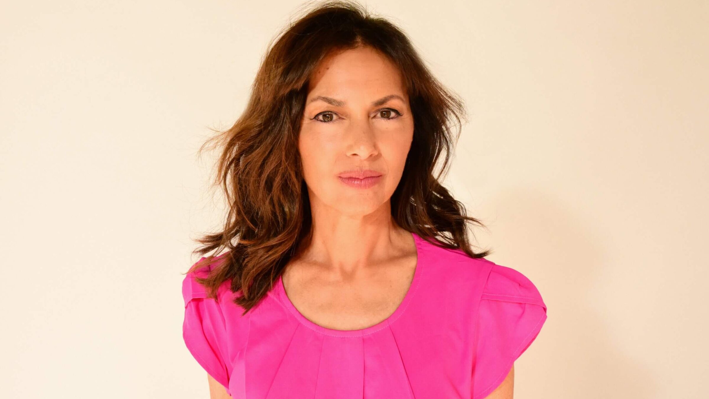 Susanna Hoffs has a busy spring ahead with a debut novel and an album of cover versions.